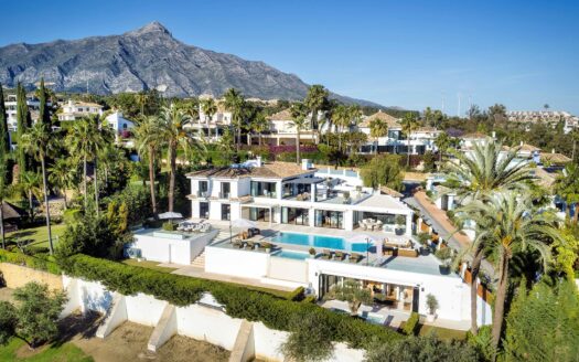 ID 233 / Luxusní vila v Los Naranjos, Marbella