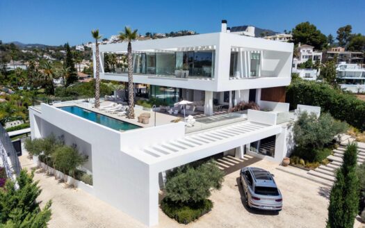 ID 232 / Moderní vila s výhledem na moře v La Quinta, Marbella.