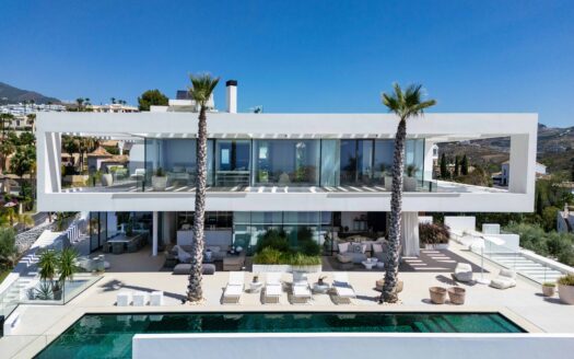 ID 232 / Moderní vila s výhledem na moře v La Quinta, Marbella.