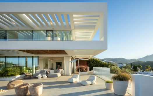 ID 232 / Moderní vila s výhledem na moře v La Quinta, Marbella.
