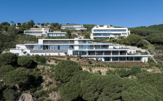 ID 251 / Designová vila v Sotogrande k nastěhování