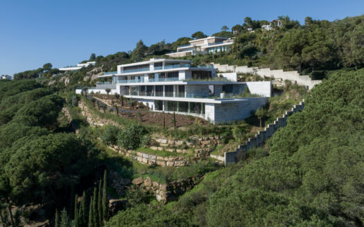 ID 251 / Designová vila v Sotogrande k nastěhování